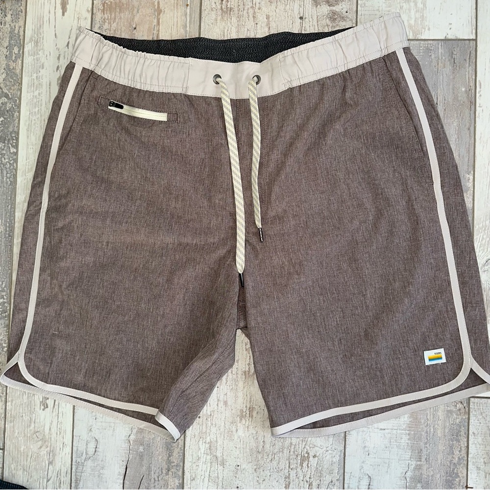 NWOT Vuori Banks Hazel Board Swim Athletic Drawstring Shorts with White Trim